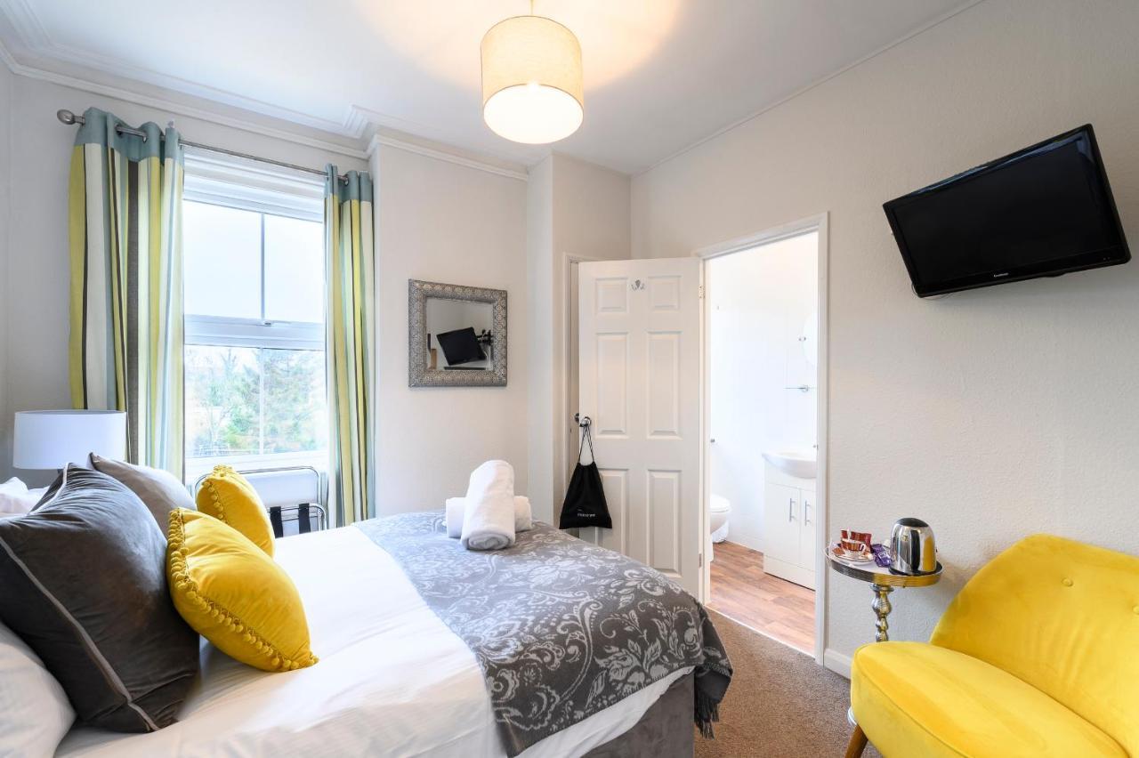Bed and Breakfast The Lazy Lion à Milford on Sea Extérieur photo
