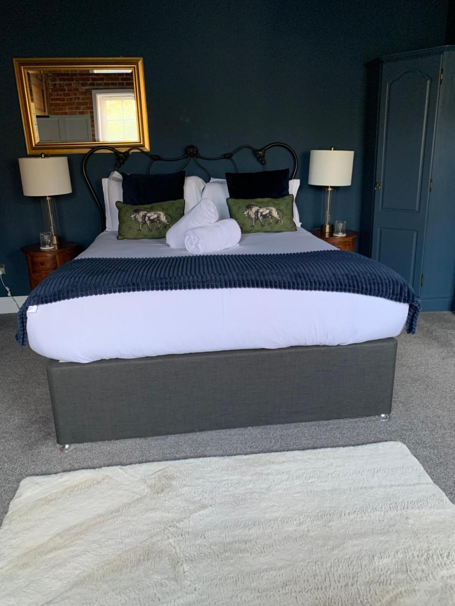 Bed and Breakfast The Lazy Lion à Milford on Sea Extérieur photo