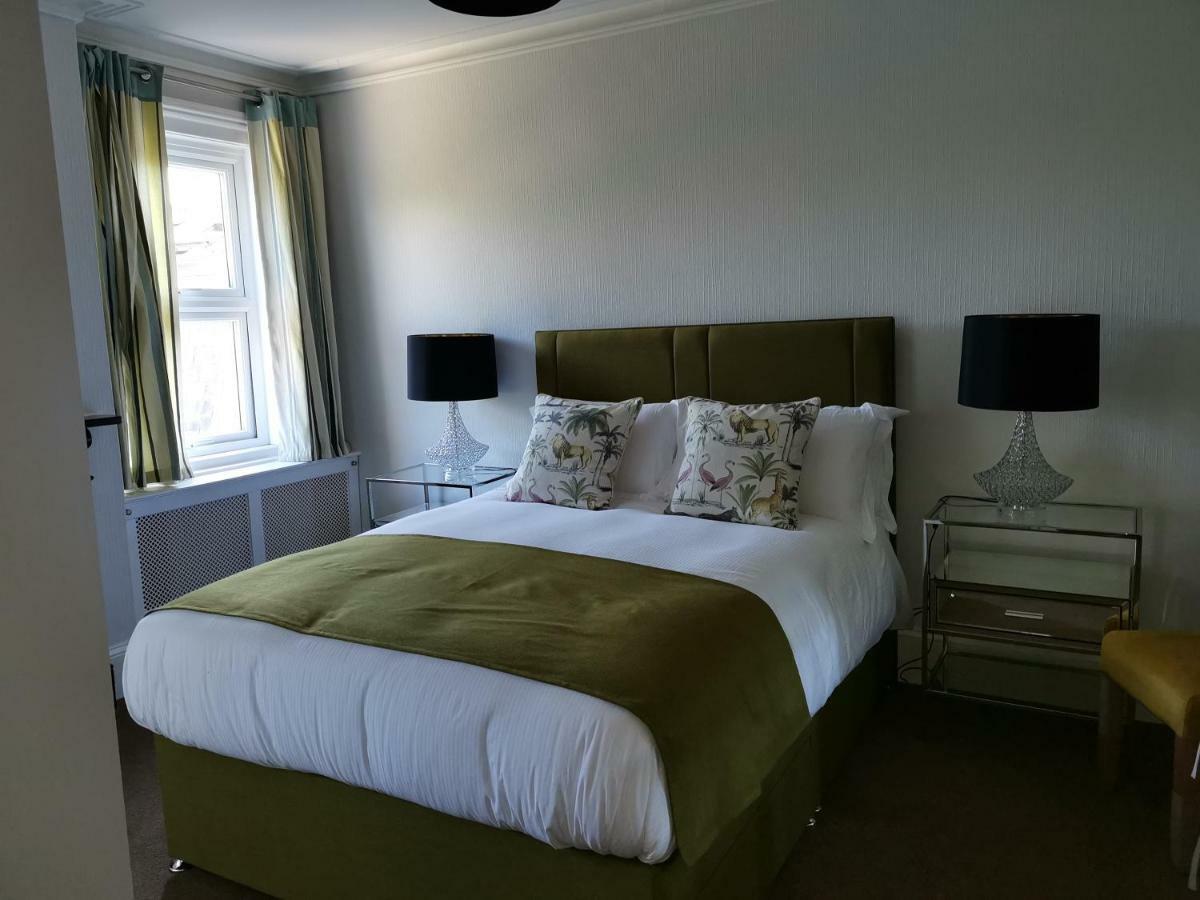 Bed and Breakfast The Lazy Lion à Milford on Sea Extérieur photo
