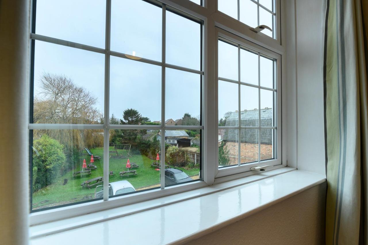 Bed and Breakfast The Lazy Lion à Milford on Sea Extérieur photo